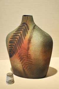 シダ文様の花器