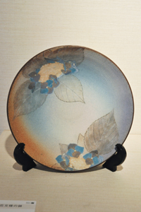 紫陽花文様の鉢